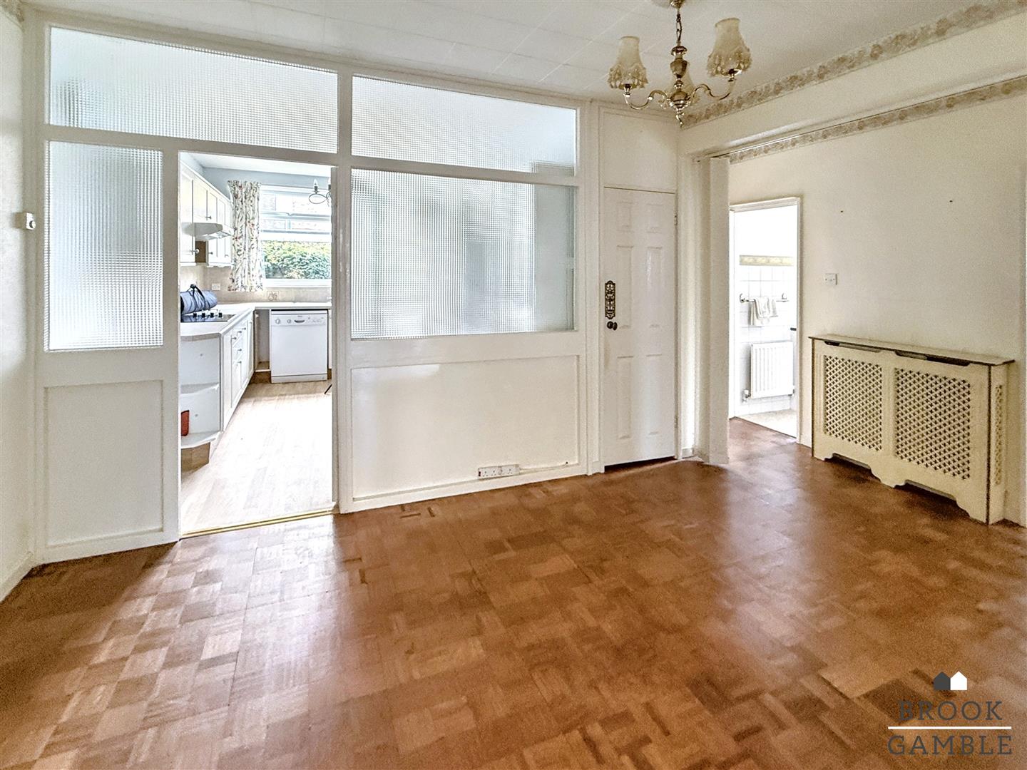 3 Bedroom Flat. Granville Road in Eastbourne,  4